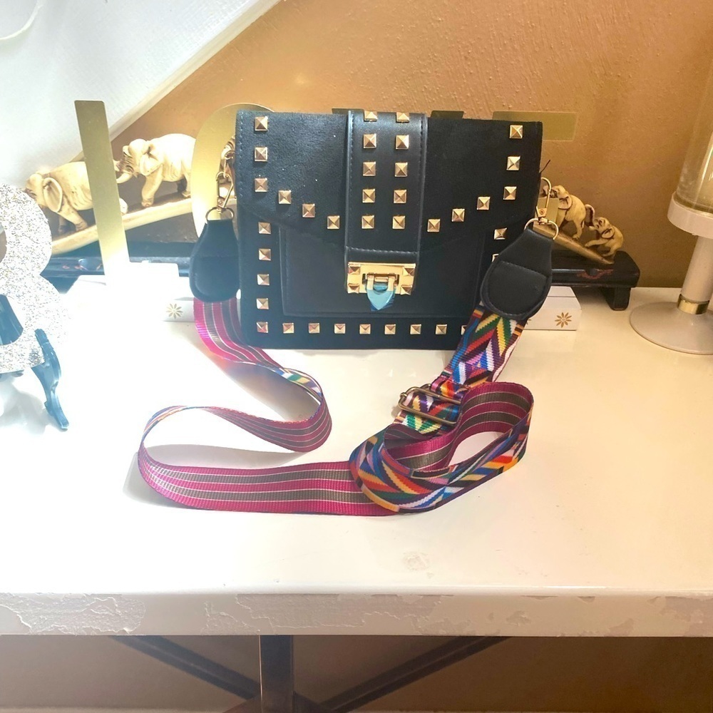 NWOT CLAUDIA G BETTY BLACK SHOULDER BAG WITH CAMERA STRAP